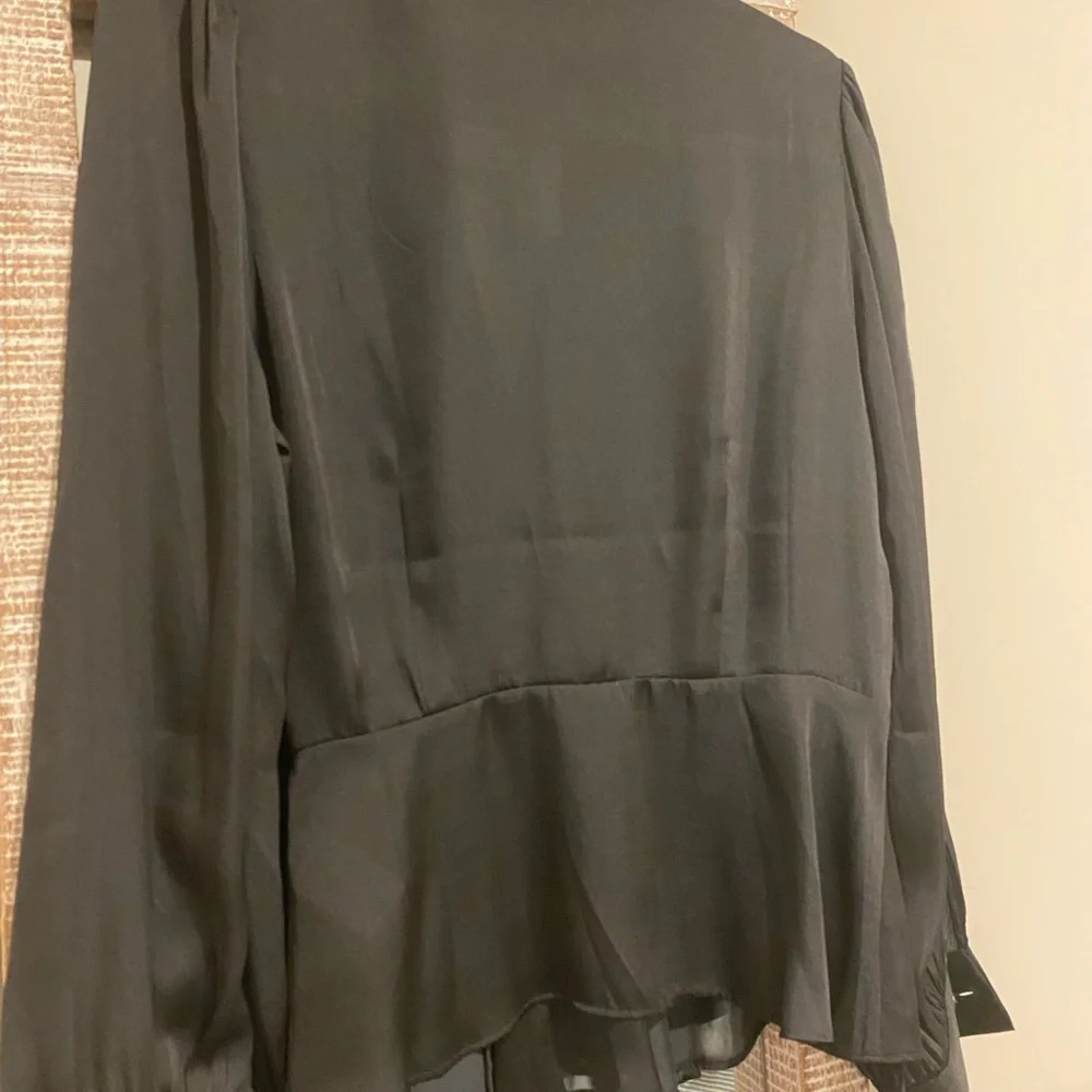 Black silk wrap blouse - Picture 5 of 6